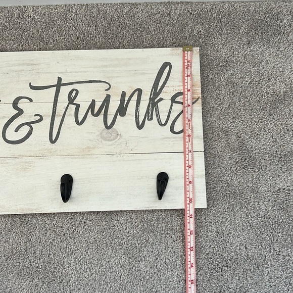 Wooden towels and trunks sign - Picture 4 of 4